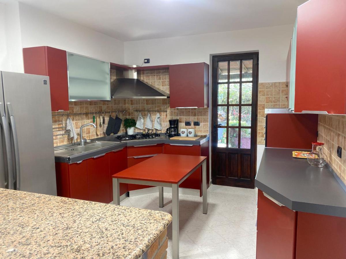 Lovely Home 5 Min Walk To The Beach, 3 Bedrooms Ample Outdoor Relax And Wifi Capitana Bagian luar foto