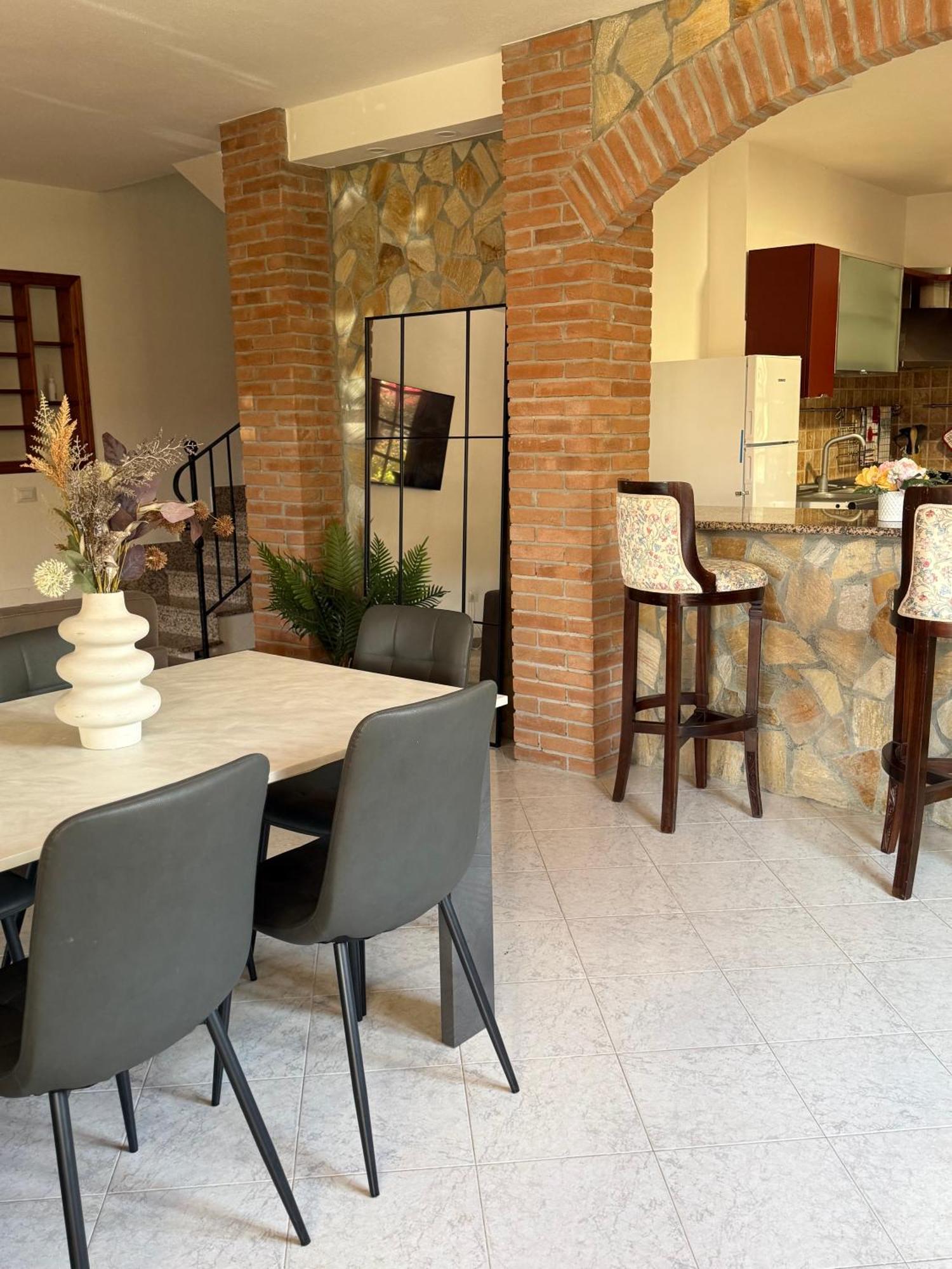 Lovely Home 5 Min Walk To The Beach, 3 Bedrooms Ample Outdoor Relax And Wifi Capitana Bagian luar foto